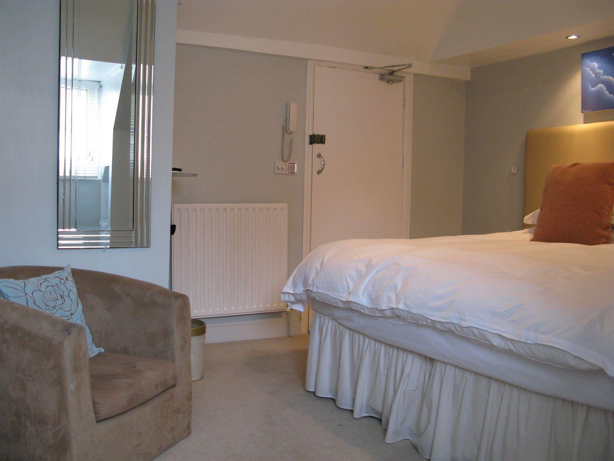 Oyo Lifestyle Hotel Sea Breeze Brighton Exterior foto