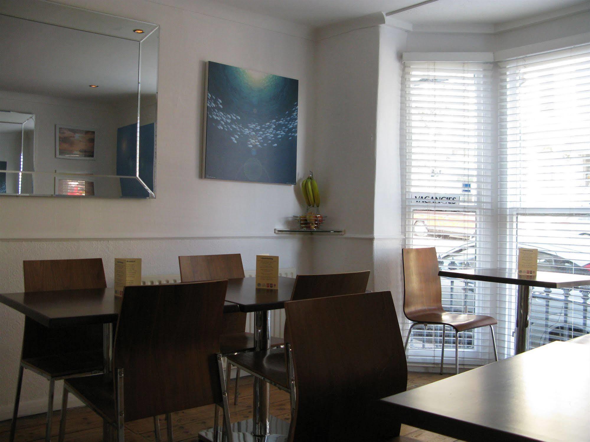 Oyo Lifestyle Hotel Sea Breeze Brighton Exterior foto